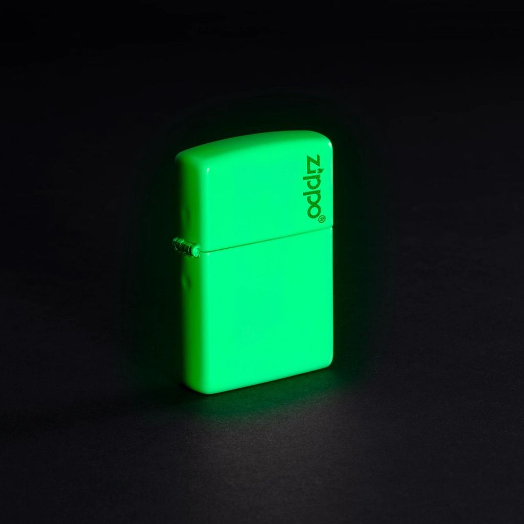 Zippo Classic Glow In The Dark - Zippo Logo Lighter Glowing in Dark