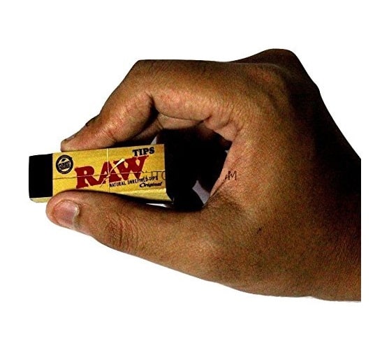 raw classic filter tips in hand
